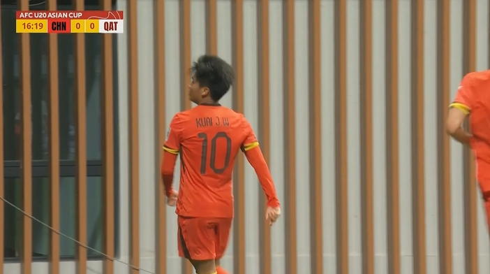  國(guó)青1-0卡塔爾！蒯紀(jì)聞精彩低射破門，毛偉杰就地反搶送助攻