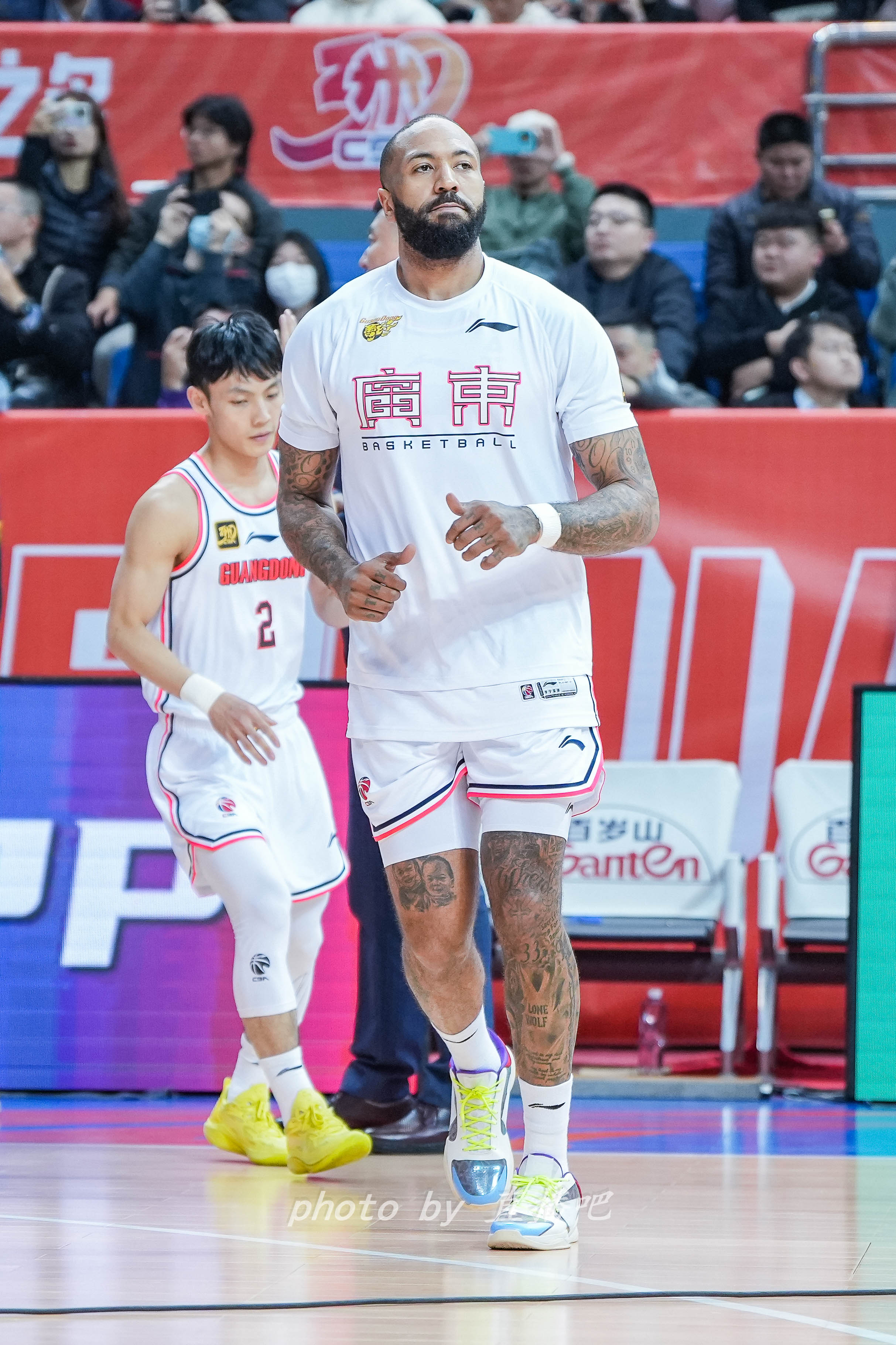  打得不錯！36歲吉倫沃特原本的第三外援卻成廣東男籃的真大腿