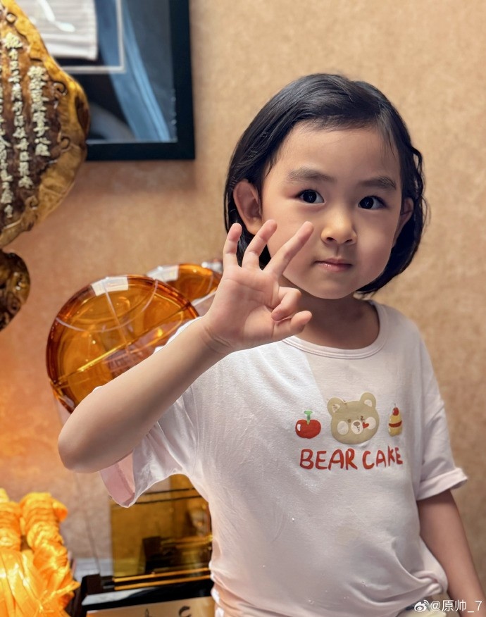  三分大賽三冠王！原帥曬三冠獎杯：完成了女兒給安排的任務！