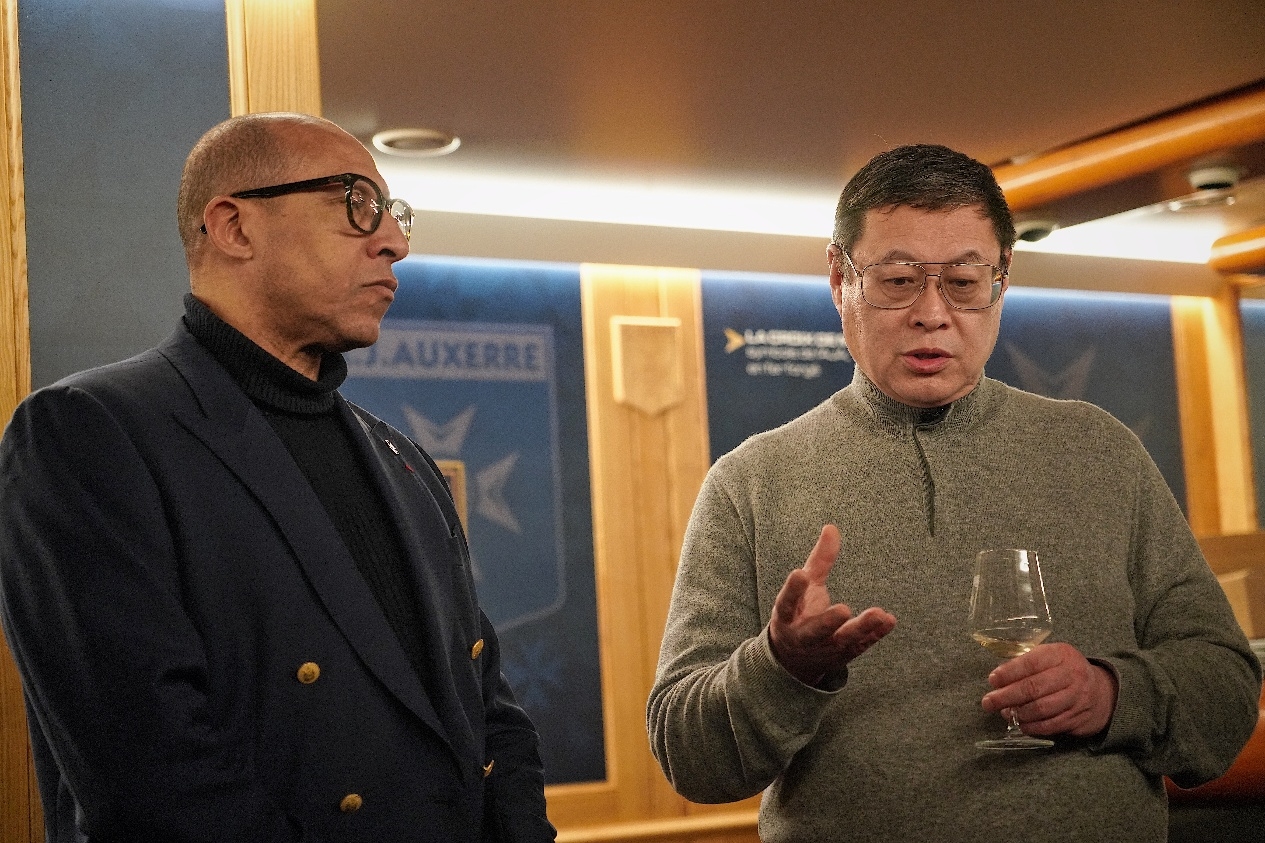  法國足協(xié)主席迪亞洛做客歐塞爾，并與董事會主席周云杰會晤