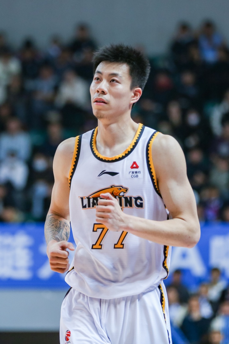  媒體人：張鎮(zhèn)麟、韓德君將因傷缺席今晚對陣北控的比賽