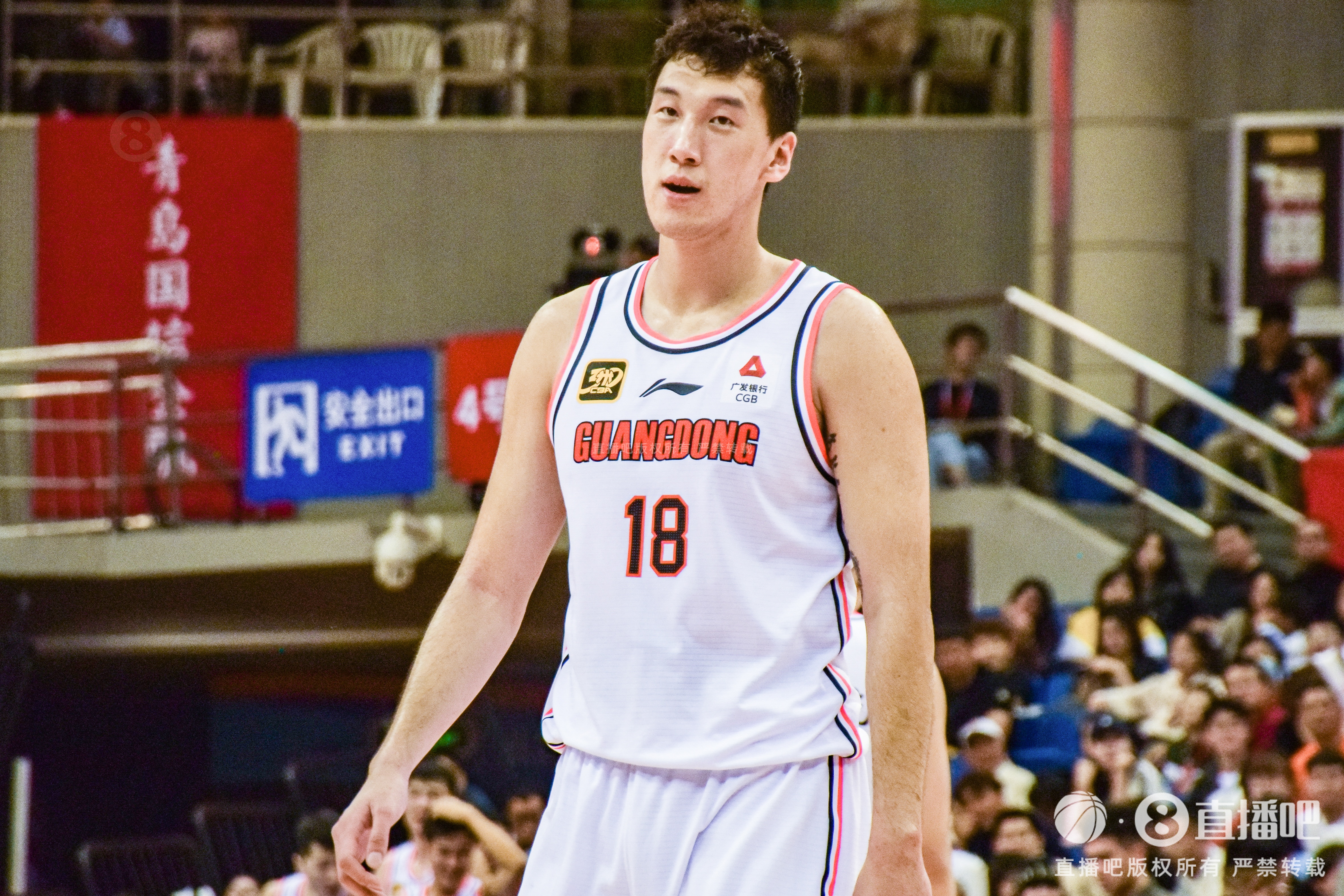 神射手！杜潤旺上半場三分5中4得到12分1板1助1斷