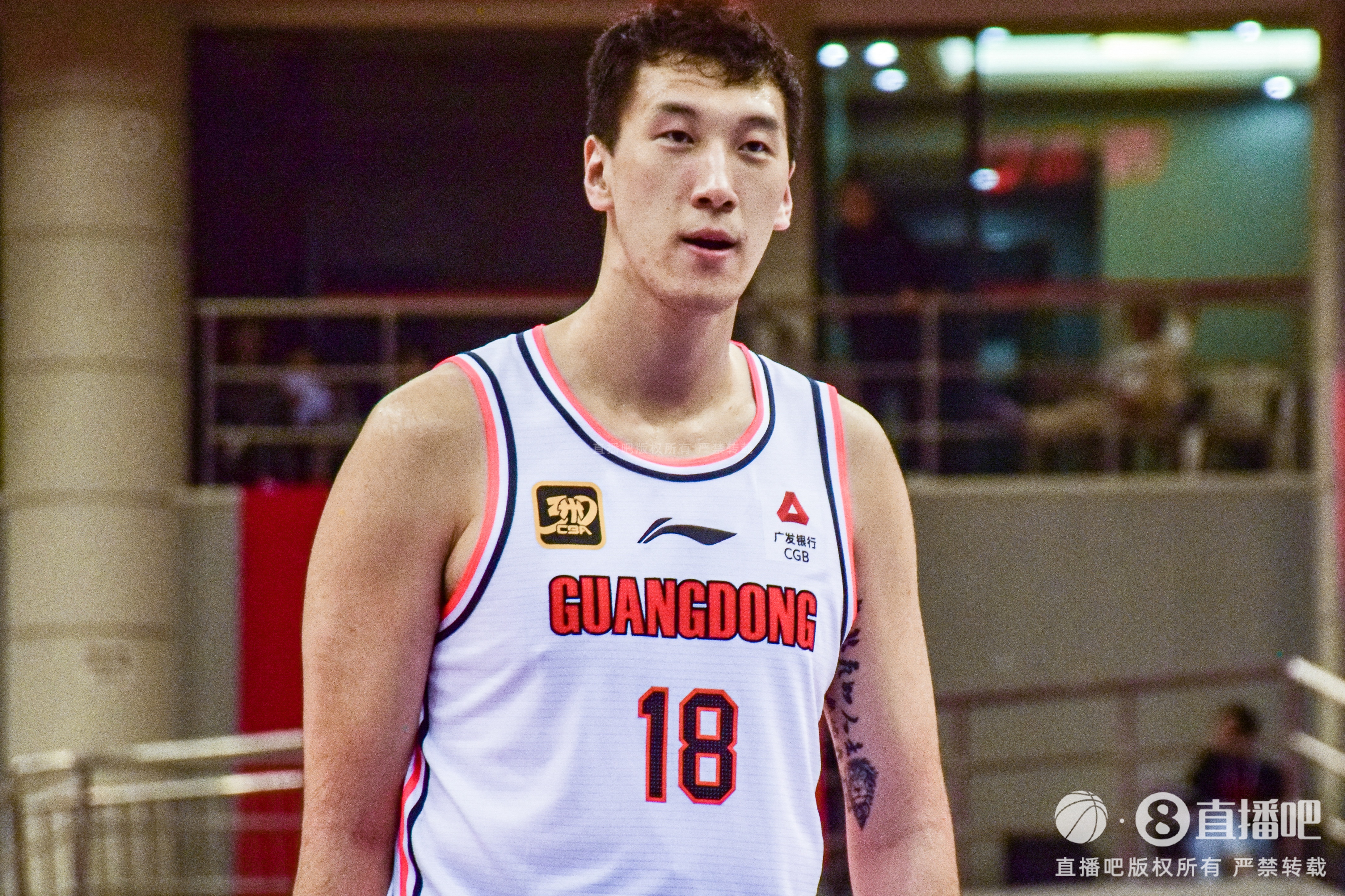  拼盡全力！杜潤旺三分8中6拿到18分2斷&6犯離場 正負值+19最高