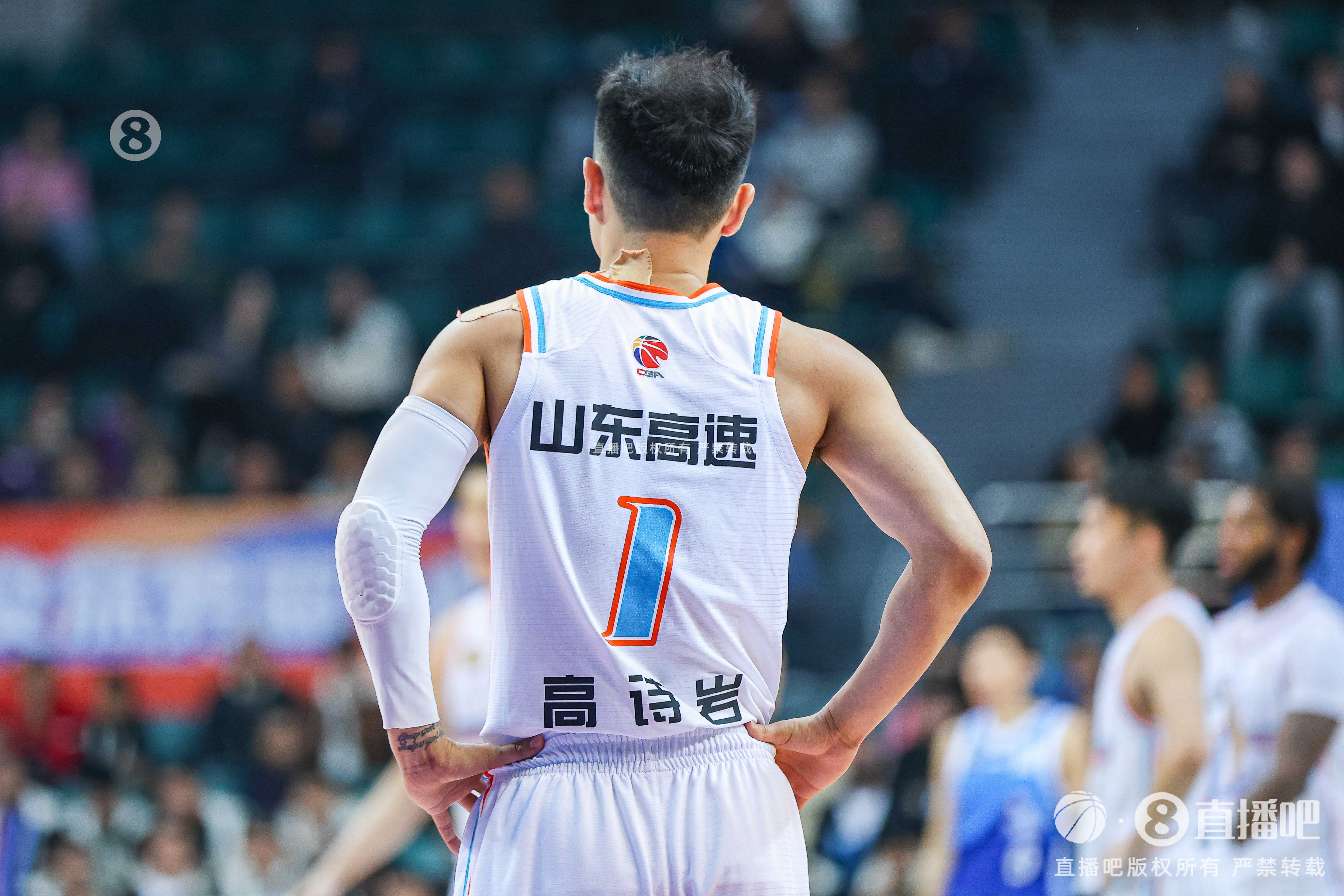  慢熱！首節(jié)山東落后四川1分 全隊首發(fā)5人單節(jié)合計僅拿到3分