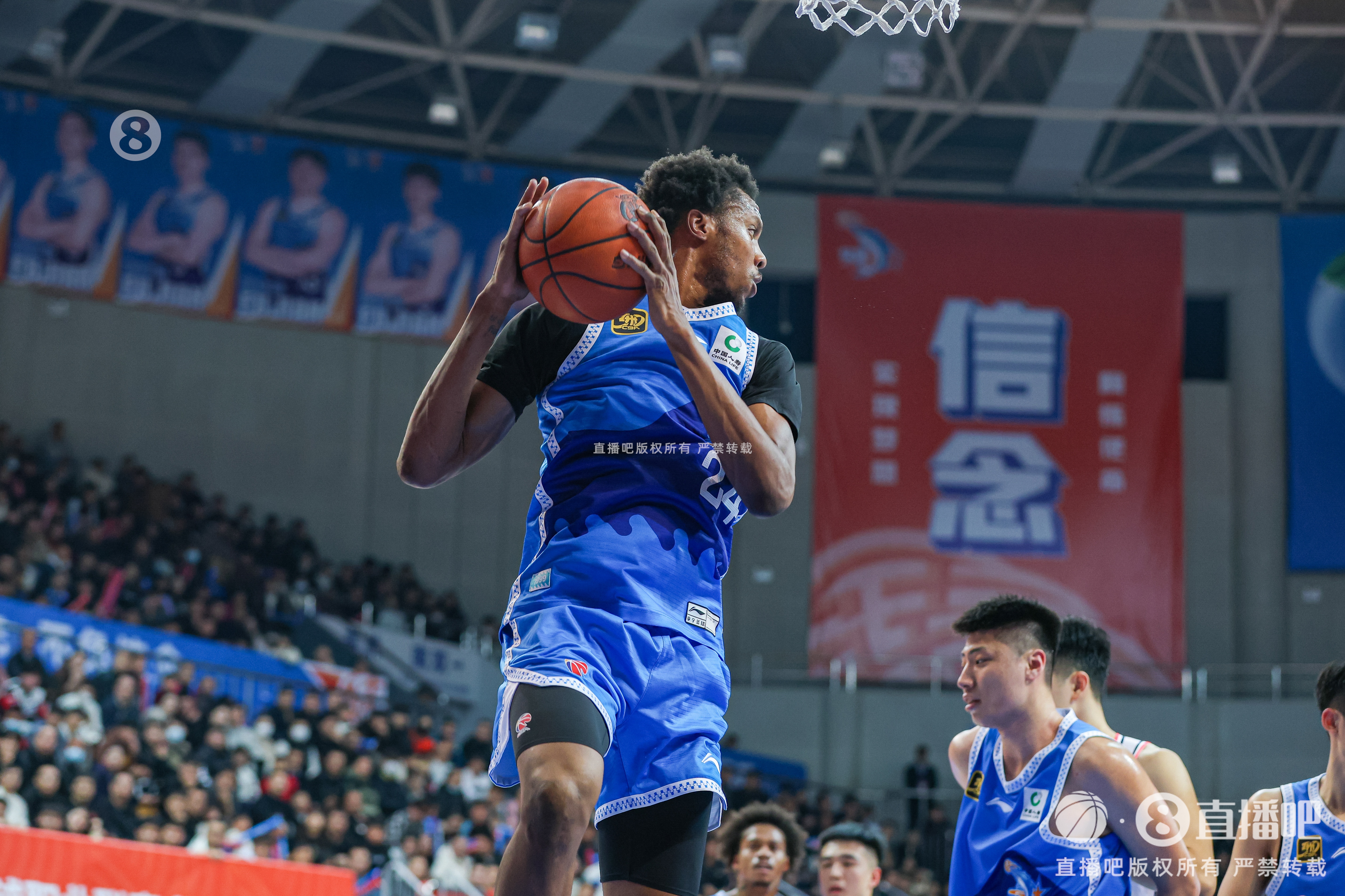  今天效率是真高！路易斯-金20中15&三分7中5怒砍41分8板4斷