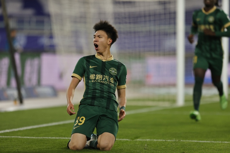  津媒：王鈺棟等多名小將嶄露頭角，必然能推動更多年輕球員登場